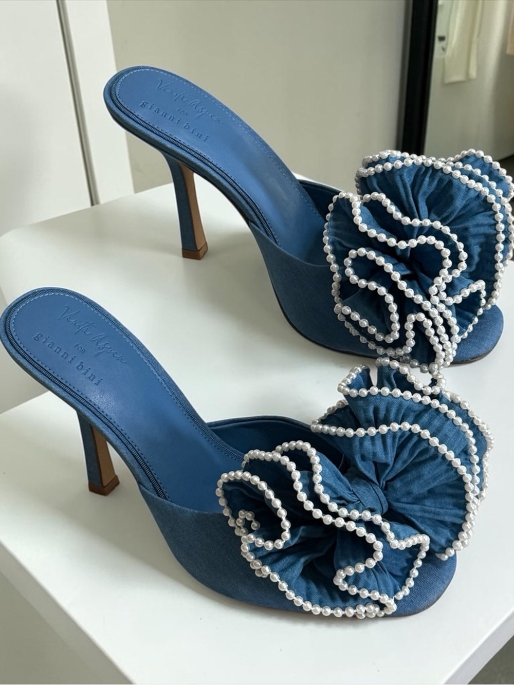 Gianni Bini Blue Denim Pearl-Trim Bow Slide Mules! Size 9! EUC!!! - Picture 7 of 13